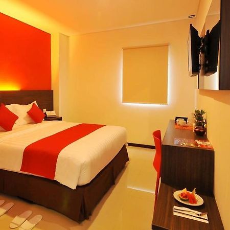 Pratama Hotel & Convention Матарам Экстерьер фото