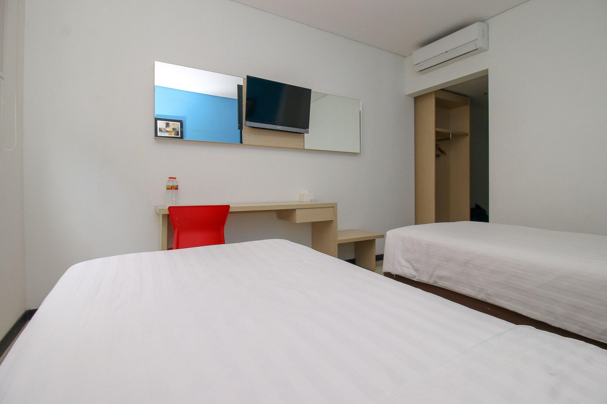 Pratama Hotel & Convention Матарам Экстерьер фото
