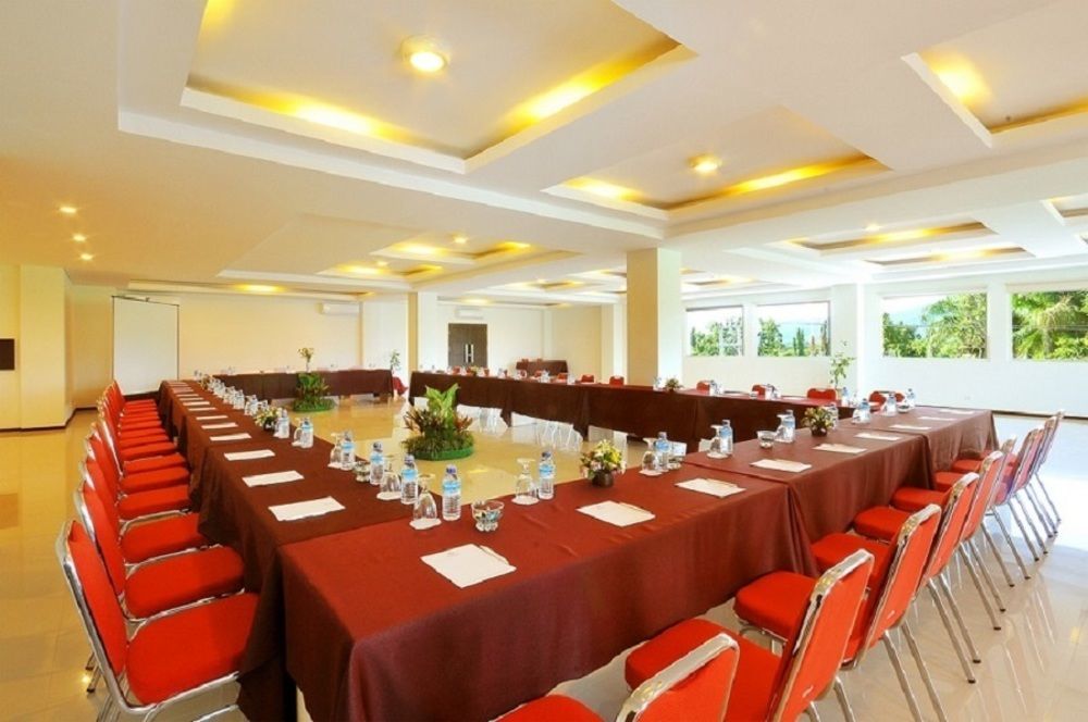Pratama Hotel & Convention Матарам Экстерьер фото