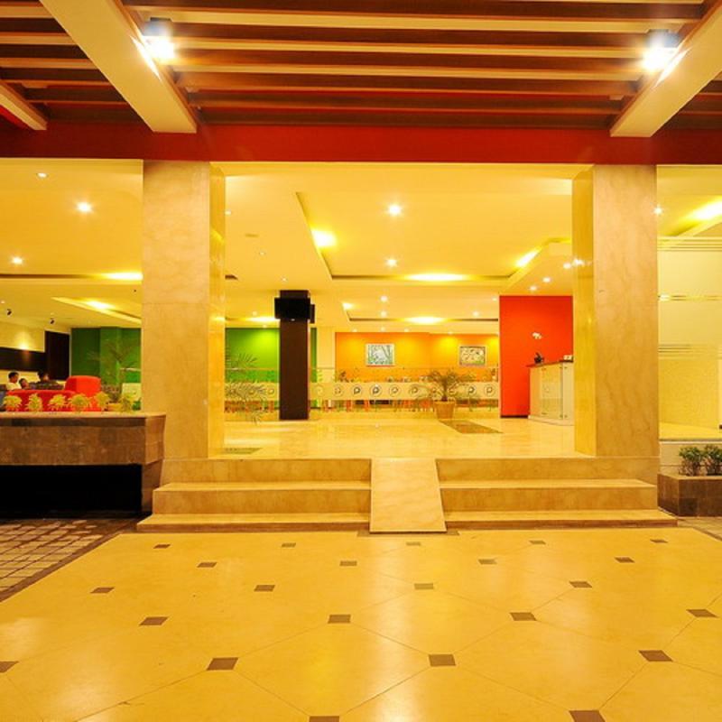 Pratama Hotel & Convention Матарам Экстерьер фото