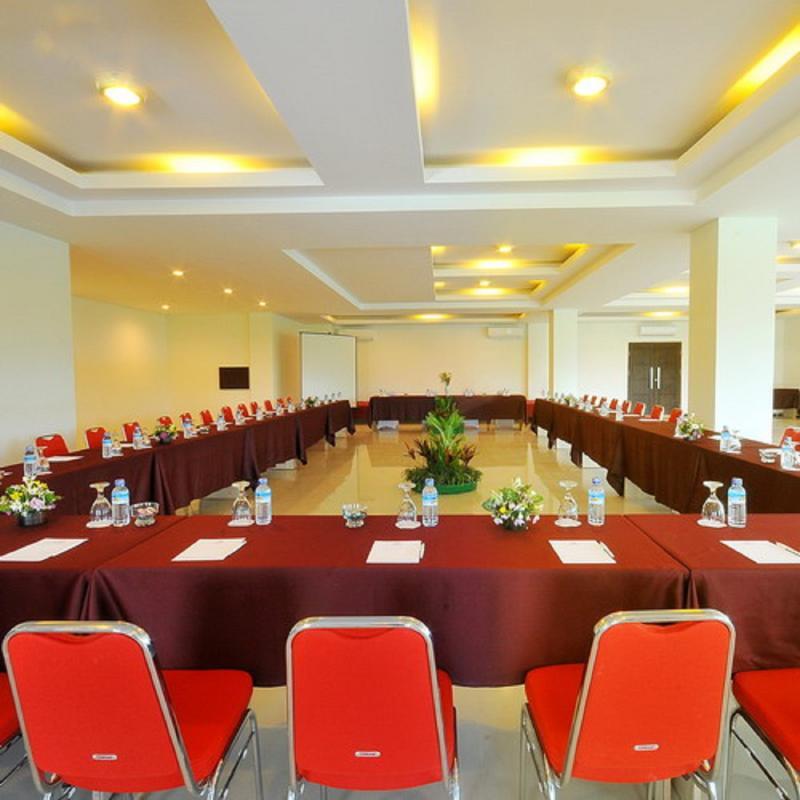 Pratama Hotel & Convention Матарам Экстерьер фото