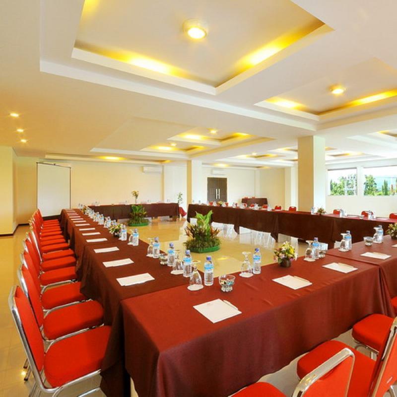 Pratama Hotel & Convention Матарам Экстерьер фото